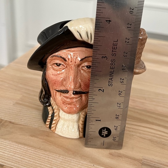 Royal Doulton Athos Three Musketeers Toby Mug 4 Inch D6452 Rare Vintage - Picture 8 of 8